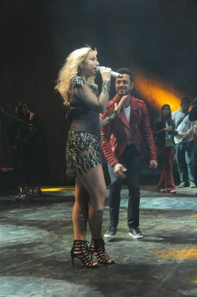 Hadise ile Murat Boz'dan samimi konser