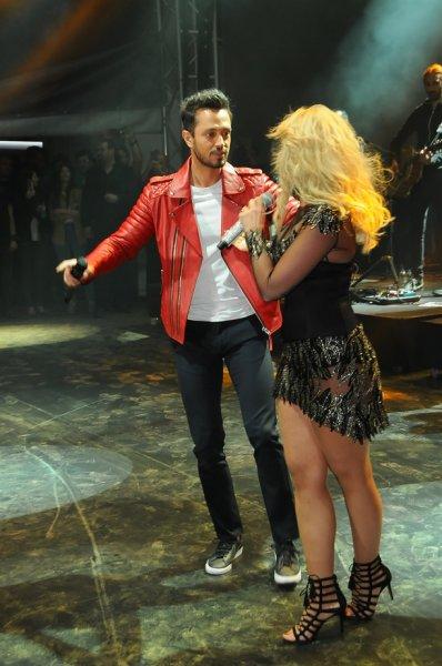 Hadise ile Murat Boz'dan samimi konser