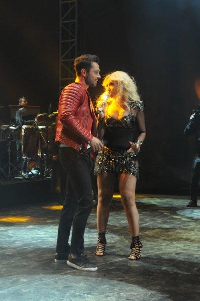 Hadise ile Murat Boz'dan samimi konser