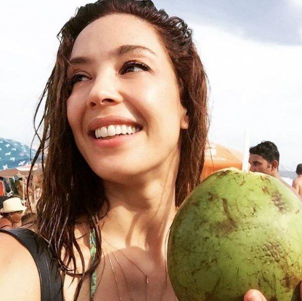 Azra Akın'dan tatil pozları 