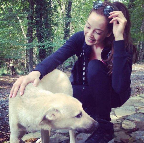 Azra Akın'dan tatil pozları 