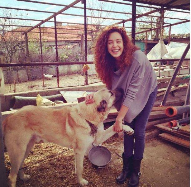 Azra Akın'dan tatil pozları 