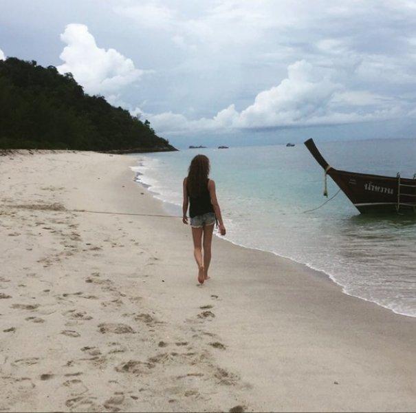 Azra Akın'dan tatil pozları 