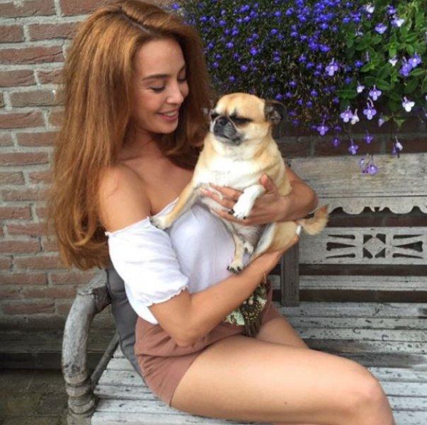 Azra Akın'dan tatil pozları 