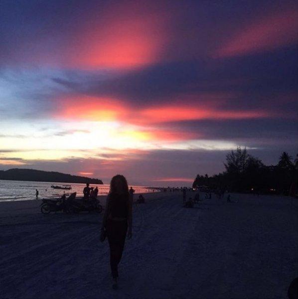 Azra Akın'dan tatil pozları 