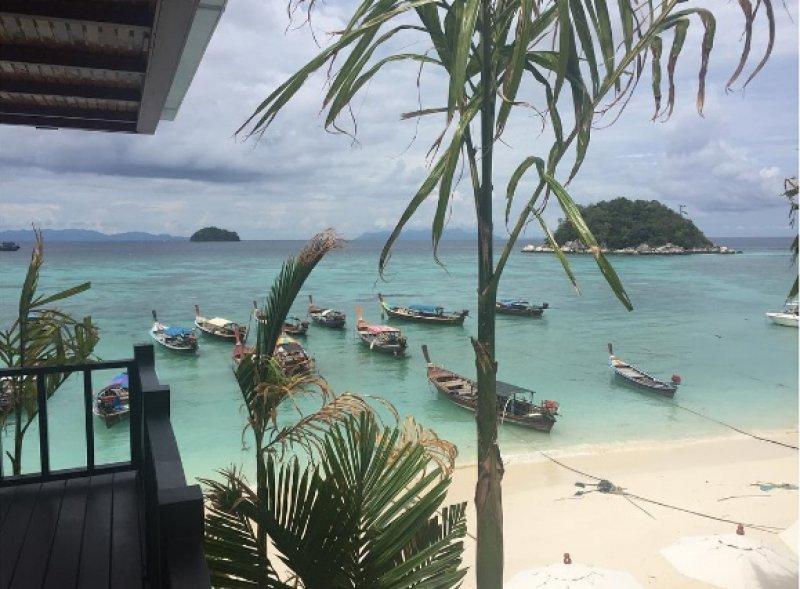 Azra Akın'dan tatil pozları 