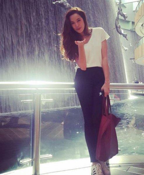 Azra Akın'dan tatil pozları 