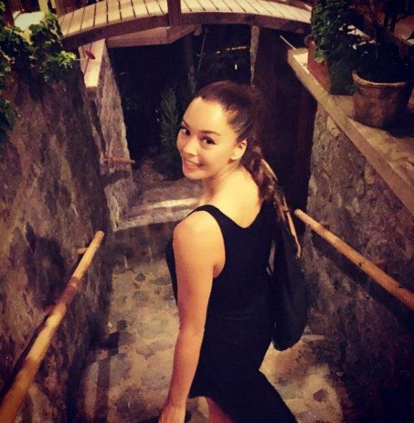 Azra Akın'dan tatil pozları 