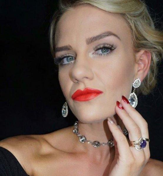 Yeni Zelandalı makyöz 2 yılda 90 kilo verdi