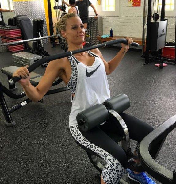 Yeni Zelandalı makyöz 2 yılda 90 kilo verdi