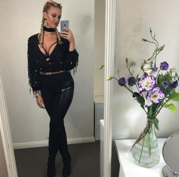 Yeni Zelandalı makyöz 2 yılda 90 kilo verdi