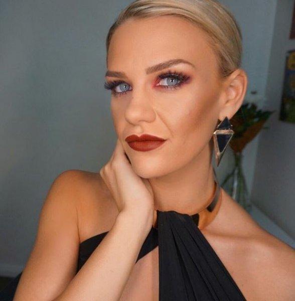 Yeni Zelandalı makyöz 2 yılda 90 kilo verdi