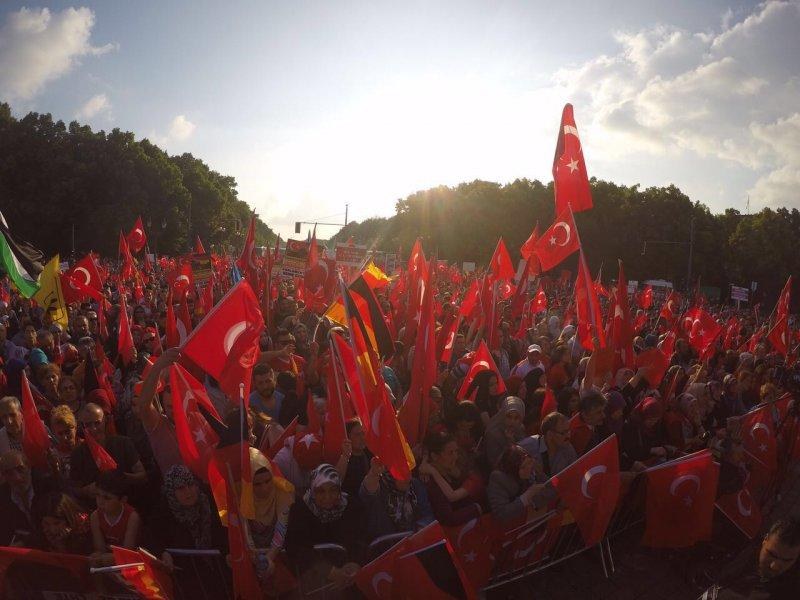 Avrupa'da yaşayan Türkler Berlin'e akın etti - Resim 15