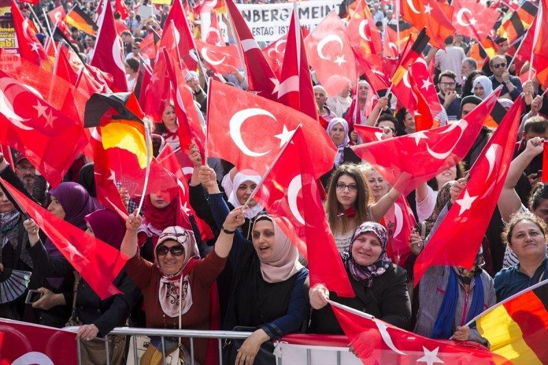 Avrupa'da yaşayan Türkler Berlin'e akın etti - Resim 7