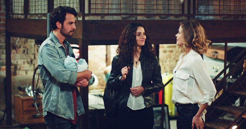 Hayat Şarkısı oyuncuları reyting kutlamasında