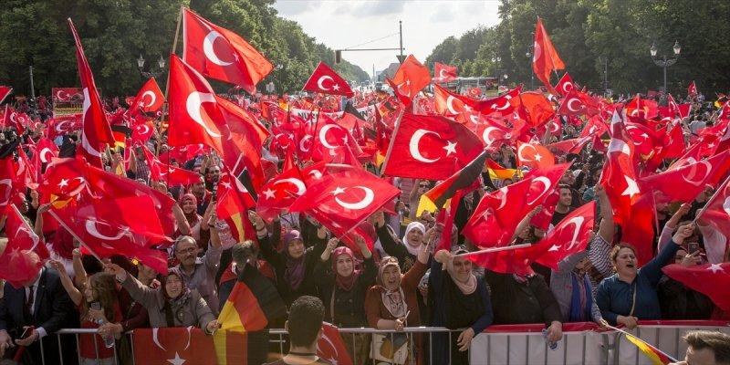 Avrupa'da yaşayan Türkler Berlin'e akın etti - Resim 4