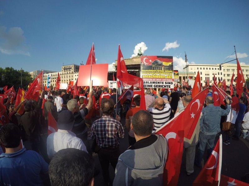 Avrupa'da yaşayan Türkler Berlin'e akın etti - Resim 12