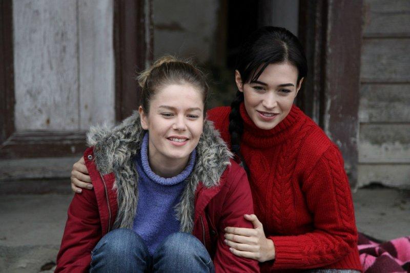 Hayat Şarkısı oyuncuları reyting kutlamasında