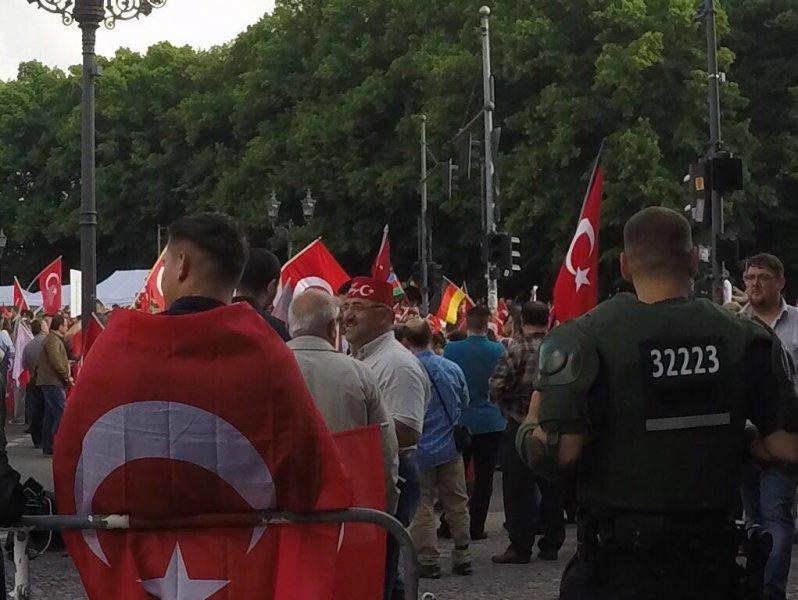 Avrupa'da yaşayan Türkler Berlin'e akın etti - Resim 10
