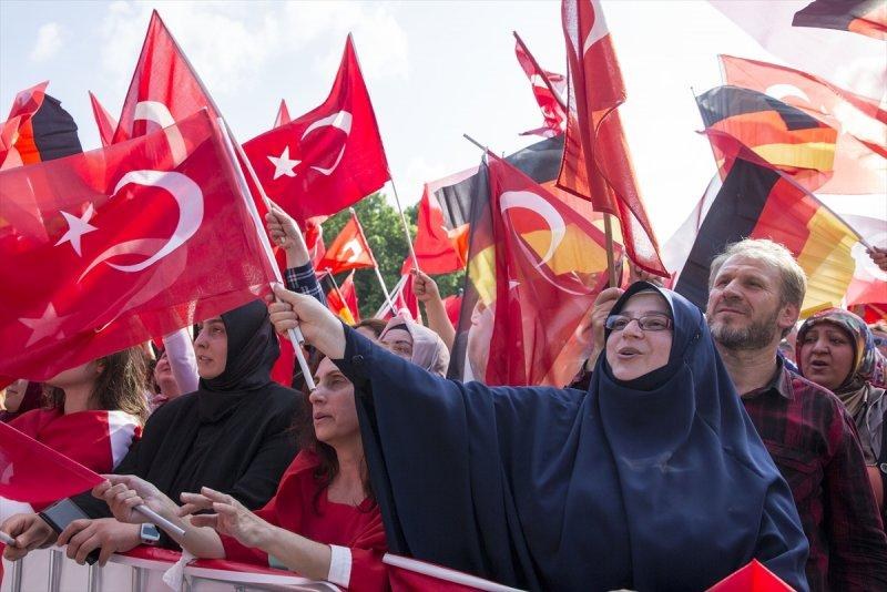 Avrupa'da yaşayan Türkler Berlin'e akın etti - Resim 6