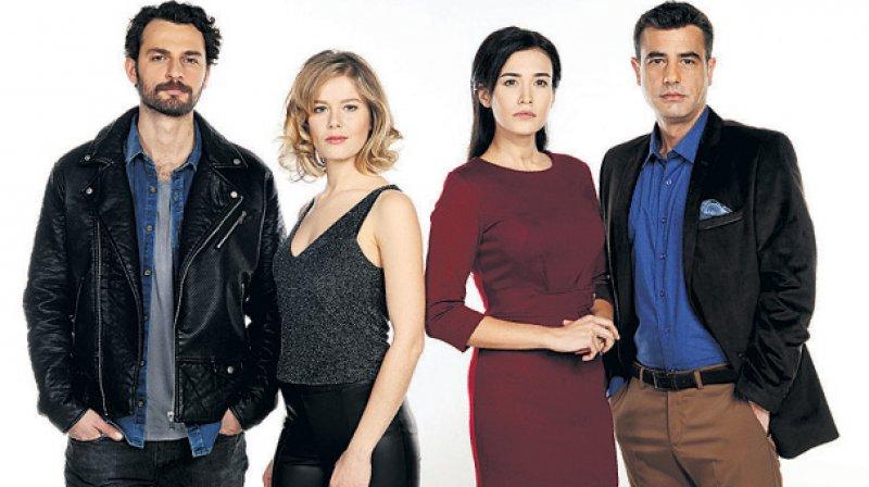 Hayat Şarkısı oyuncuları reyting kutlamasında