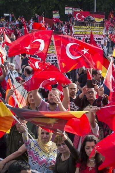 Avrupa'da yaşayan Türkler Berlin'e akın etti - Resim 1