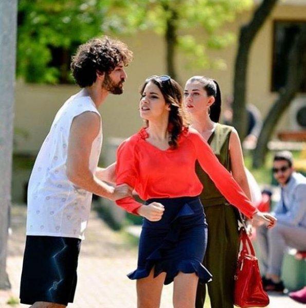 Hayat Şarkısı oyuncuları reyting kutlamasında