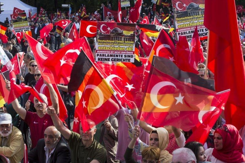 Avrupa'da yaşayan Türkler Berlin'e akın etti - Resim 2
