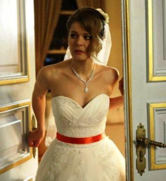 Hayat Şarkısı oyuncuları reyting kutlamasında