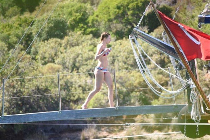 Sinem Kobal'dan beklenmeyen hareket