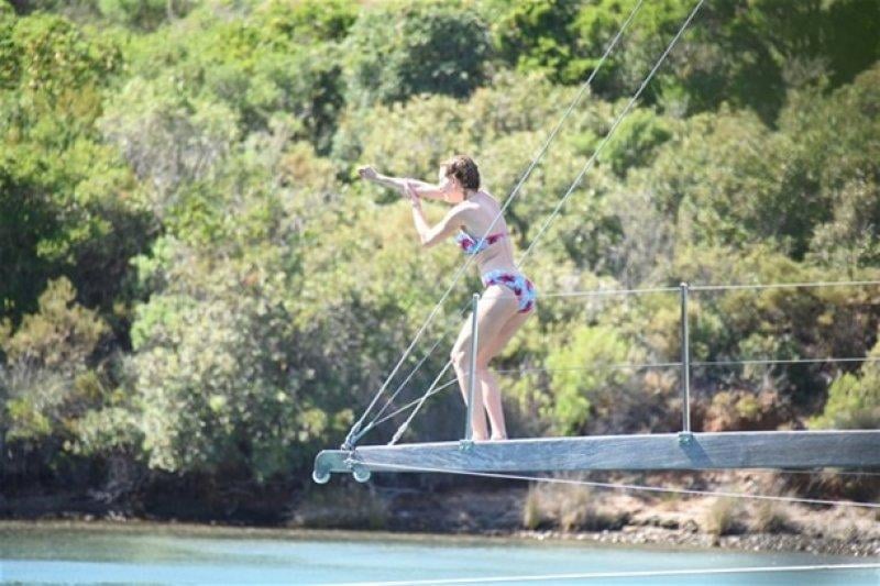 Sinem Kobal'dan beklenmeyen hareket