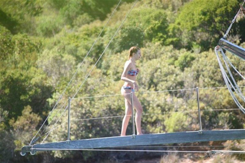 Sinem Kobal'dan beklenmeyen hareket