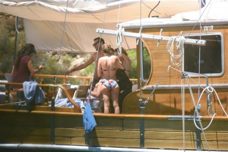 Sinem Kobal'dan beklenmeyen hareket