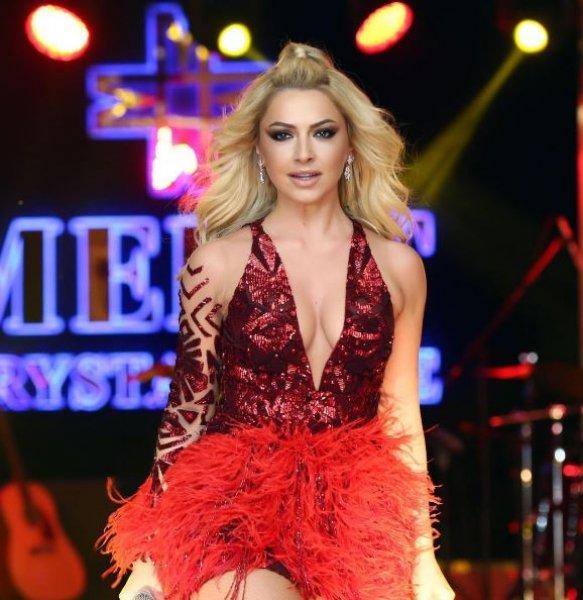Hadise Bodrum'da teftişe çıktı