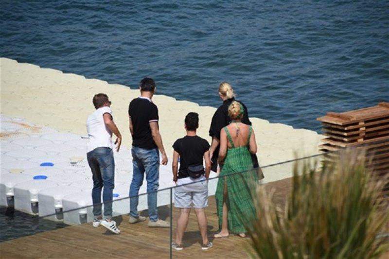 Hadise Bodrum'da teftişe çıktı