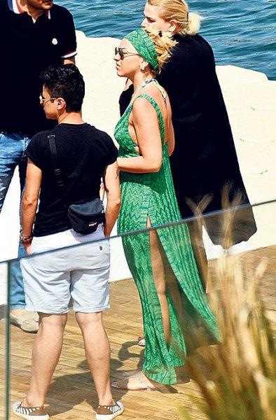 Hadise Bodrum'da teftişe çıktı