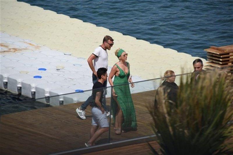 Hadise Bodrum'da teftişe çıktı