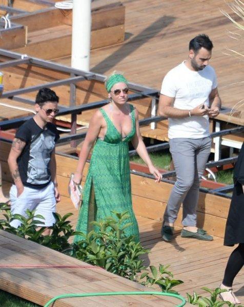 Hadise Bodrum'da teftişe çıktı