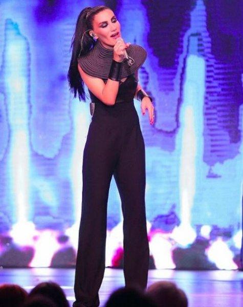 İrem Derici'yi kızdıran horoz sorusu: Beni darlamayın