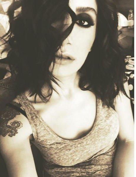 İrem Derici'yi kızdıran horoz sorusu: Beni darlamayın