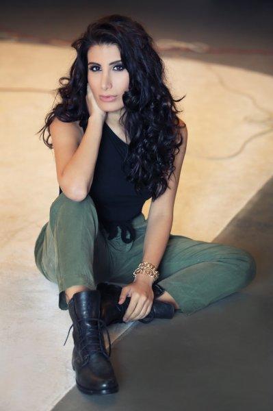 İrem Derici'yi kızdıran horoz sorusu: Beni darlamayın