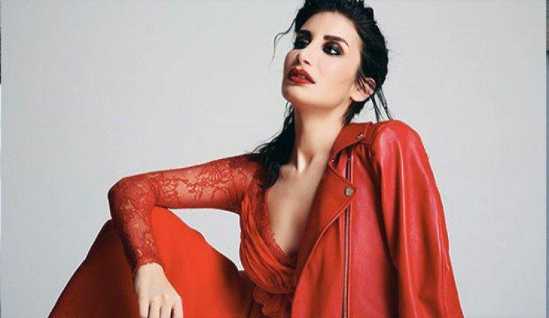 İrem Derici'yi kızdıran horoz sorusu: Beni darlamayın