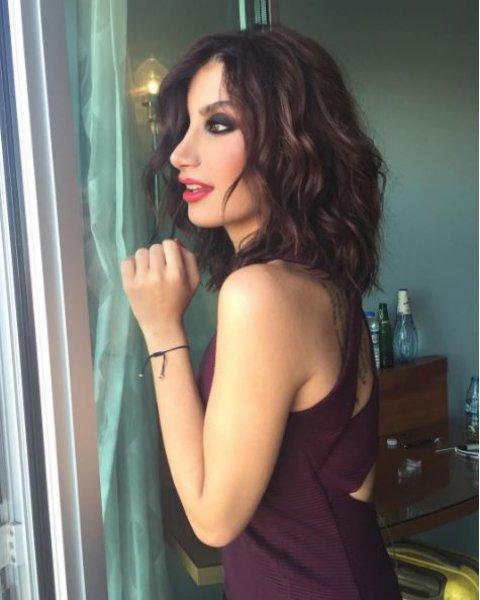 İrem Derici'yi kızdıran horoz sorusu: Beni darlamayın