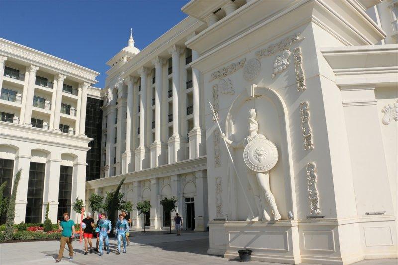 Türkiye'nin Disneyland'ı Antalya'da hizmete giriyor