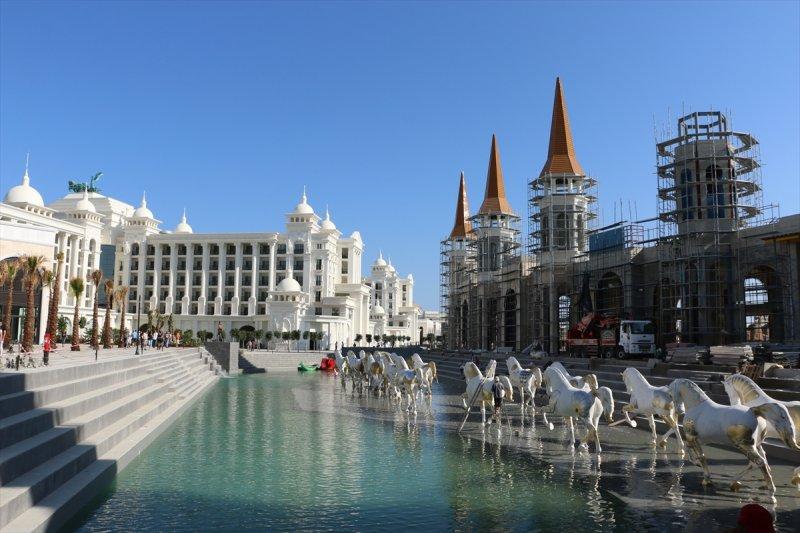 Türkiye'nin Disneyland'ı Antalya'da hizmete giriyor