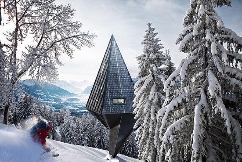 Piramit şeklindeki harika kulübe