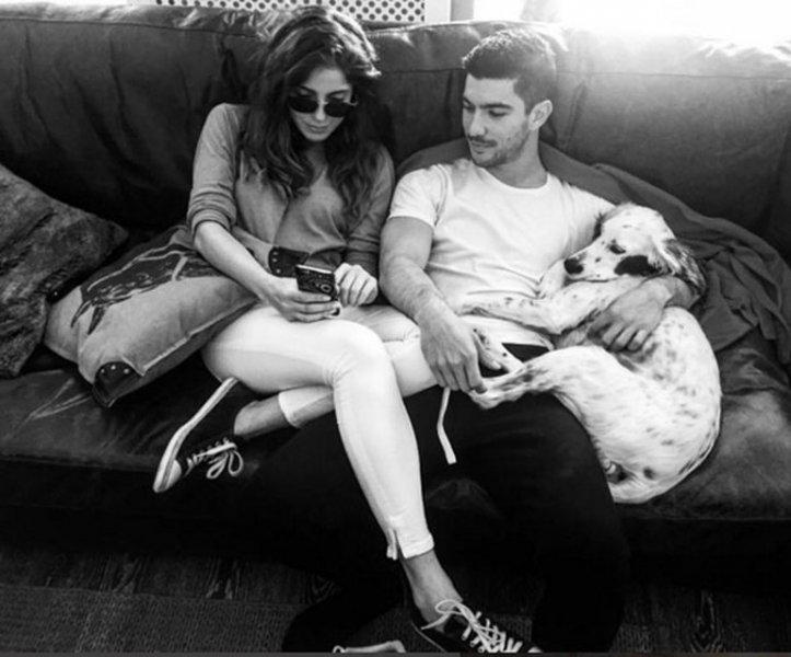 Ezgi Eyüboğlu'ndan evli mutlu çocuklu pozu