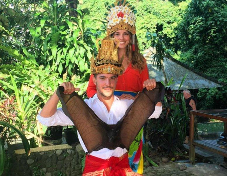 Ezgi Eyüboğlu'ndan evli mutlu çocuklu pozu