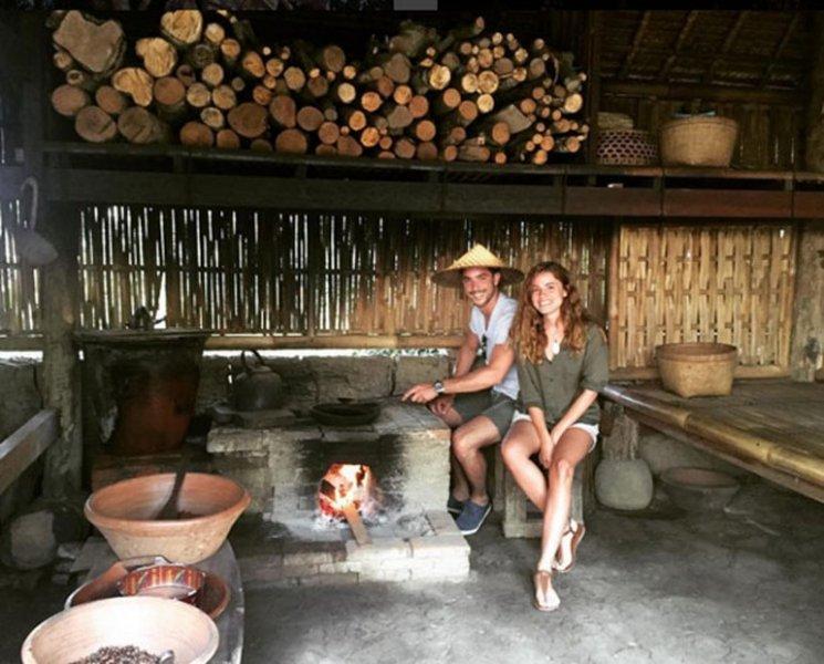 Ezgi Eyüboğlu'ndan evli mutlu çocuklu pozu