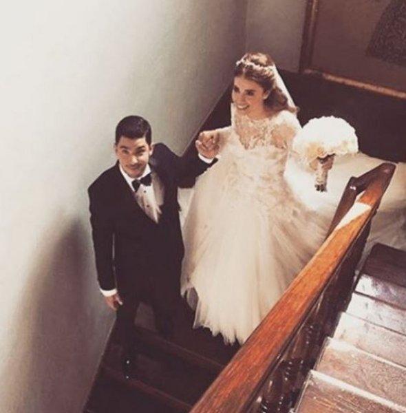 Ezgi Eyüboğlu'ndan evli mutlu çocuklu pozu